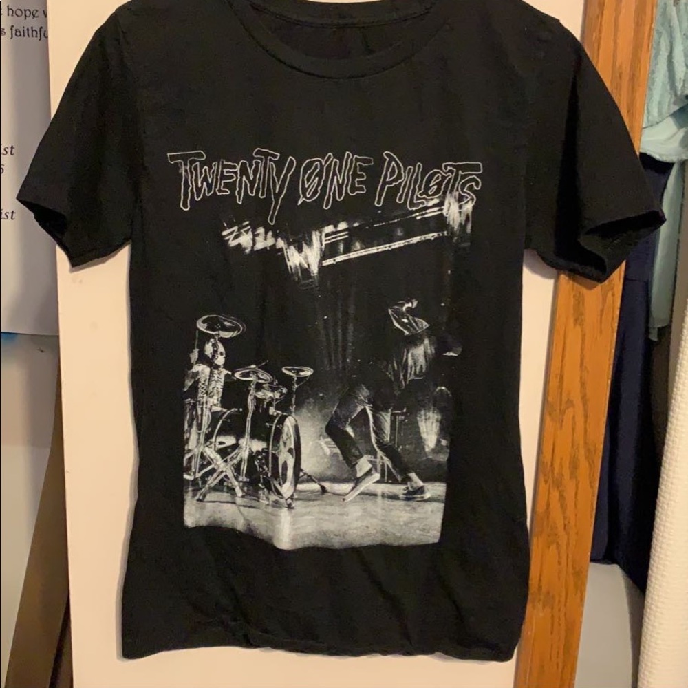 21 policy graphic tee